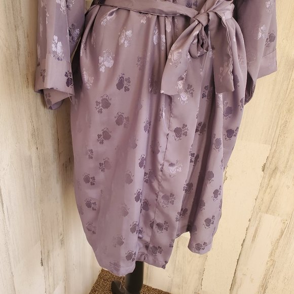 NWT  LA FLEUR EXCLUSIVE LIGHT WEIGHT SATIN KIMONO FLORAL ROBE COVER UP - Picture 3 of 9